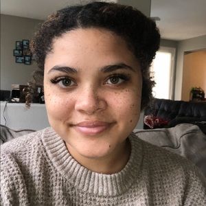 Meet your Posher, Olivia